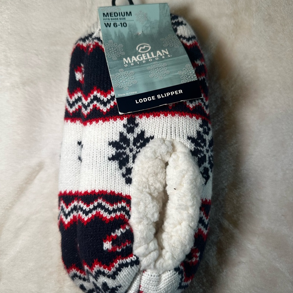 Magellan Outdoors Black and White Lodge Slipper